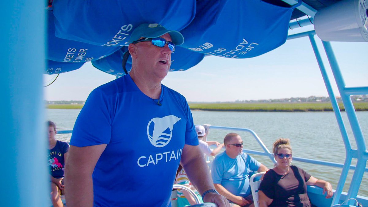crazysisterSC's tweet photo. #CaptainMark and #CaptainJamie are gearing up for a beautiful weekend here in Murrells Inlet! It’s the perfect time to go #DolphinWatching! Learn more and book now to reserve your seat - https://t.co/AXu6Ni7veT
.
.
.
#CrazySisterMarina #CrazySister #BlueWaveAdventures https://t.co/rFd5dql4FL