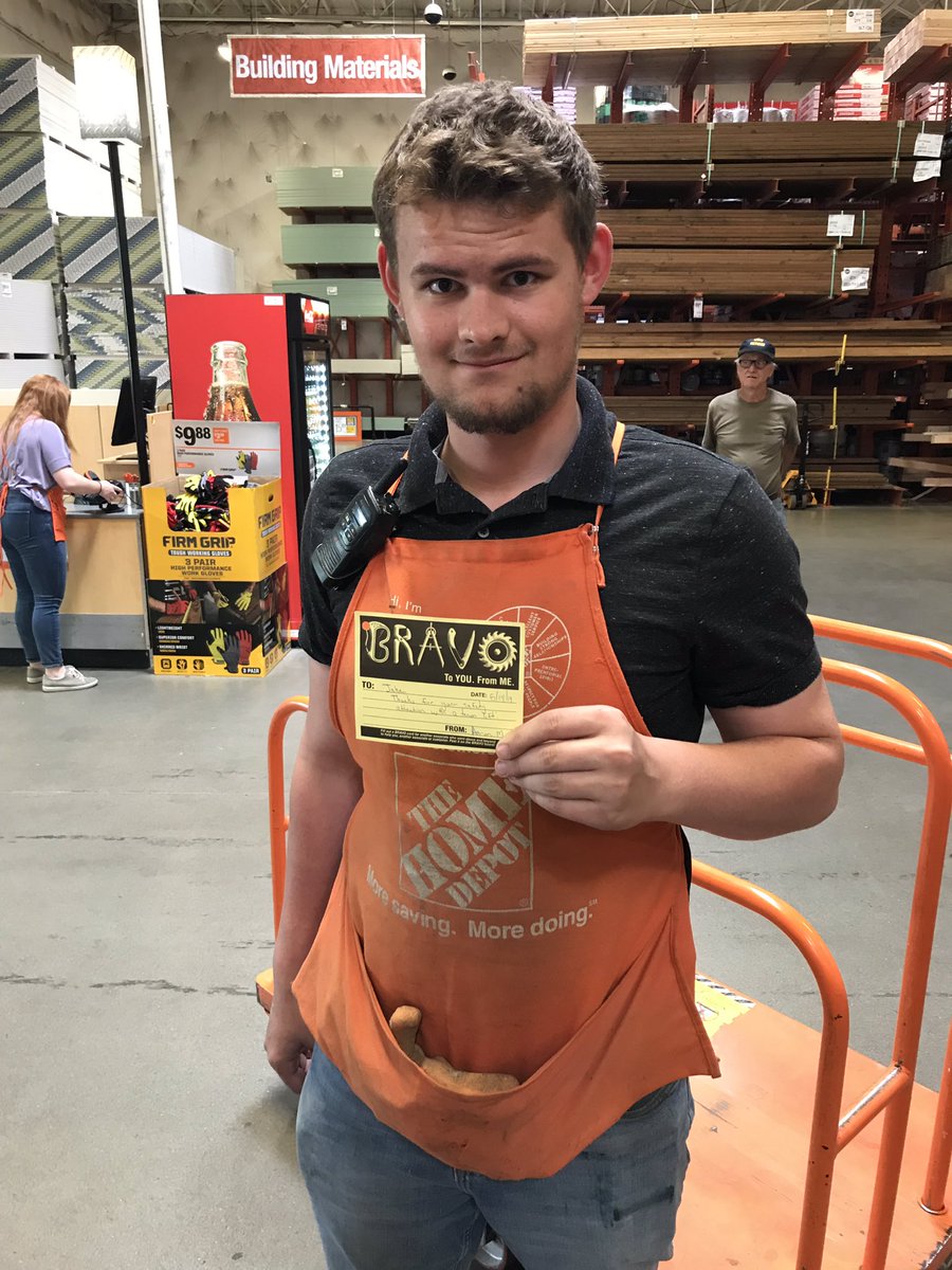 Awesome job to Jake and Petar for collaborating on a Team Lift!! Way to be safe! @MikeCaplinger1 @4719HD #D198SAFESUMMER