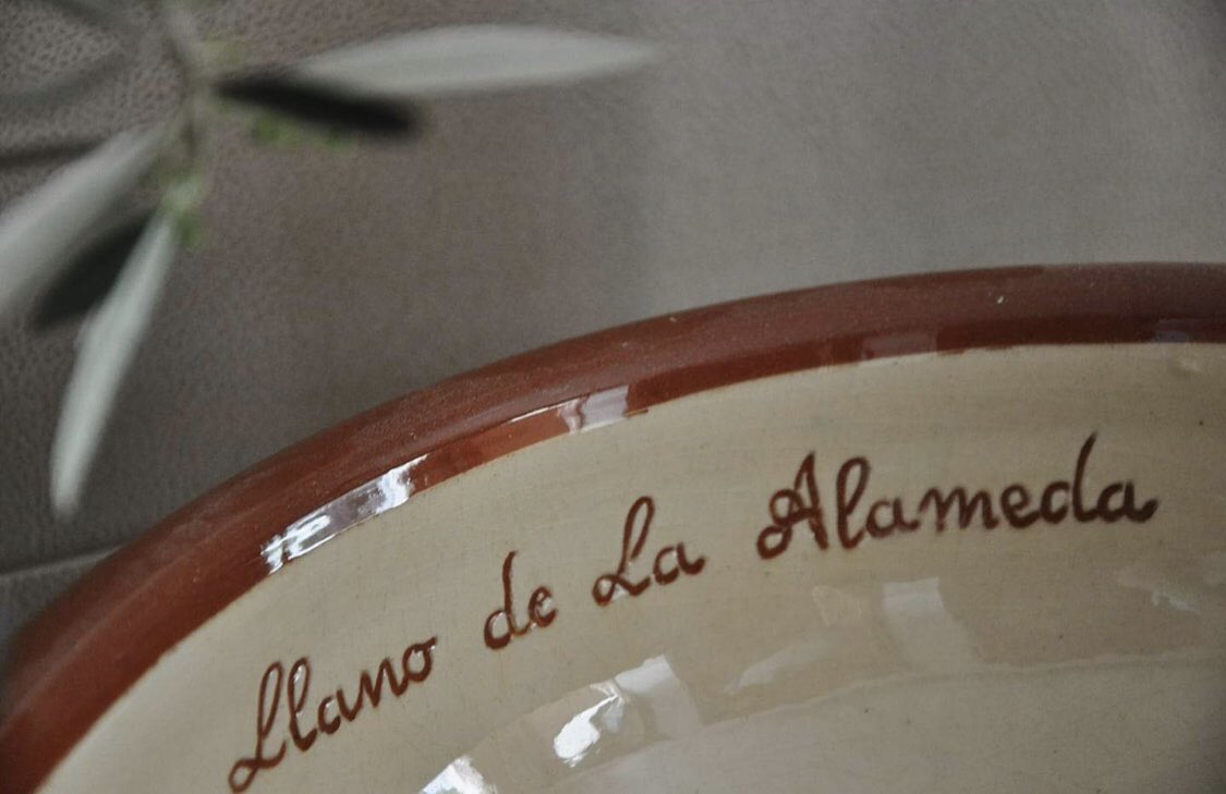 GalaJS_'s tweet photo. 🌹🎍 ¿Que todavía no conoces el sitio donde se va a celebrar la #GalaJS19?
Se trata de la finca #LlanoDeLaAlameda situada en Úbeda. Un lugar con un encanto especial.
Si todavía no tienes tu cubierto, aún estás a tiempo 👉🏽 https://t.co/LuENBL8vdO https://t.co/OJI5jQH9Ri