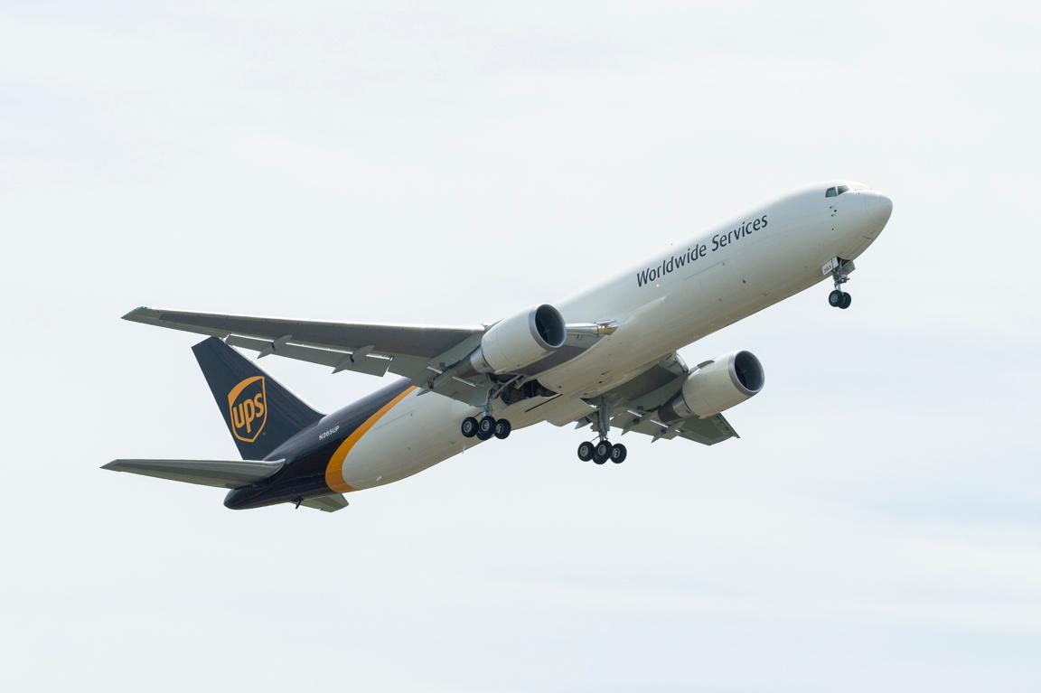 BoeingAirplanes's tweet photo. Congrats @UPSAirlines on your 60th new 767 freighter. This airplane can carry as many as 20,000 packages, ensuring our customers reliable service to deliver parcels around the world every day. https://t.co/VpS8yCFF1x