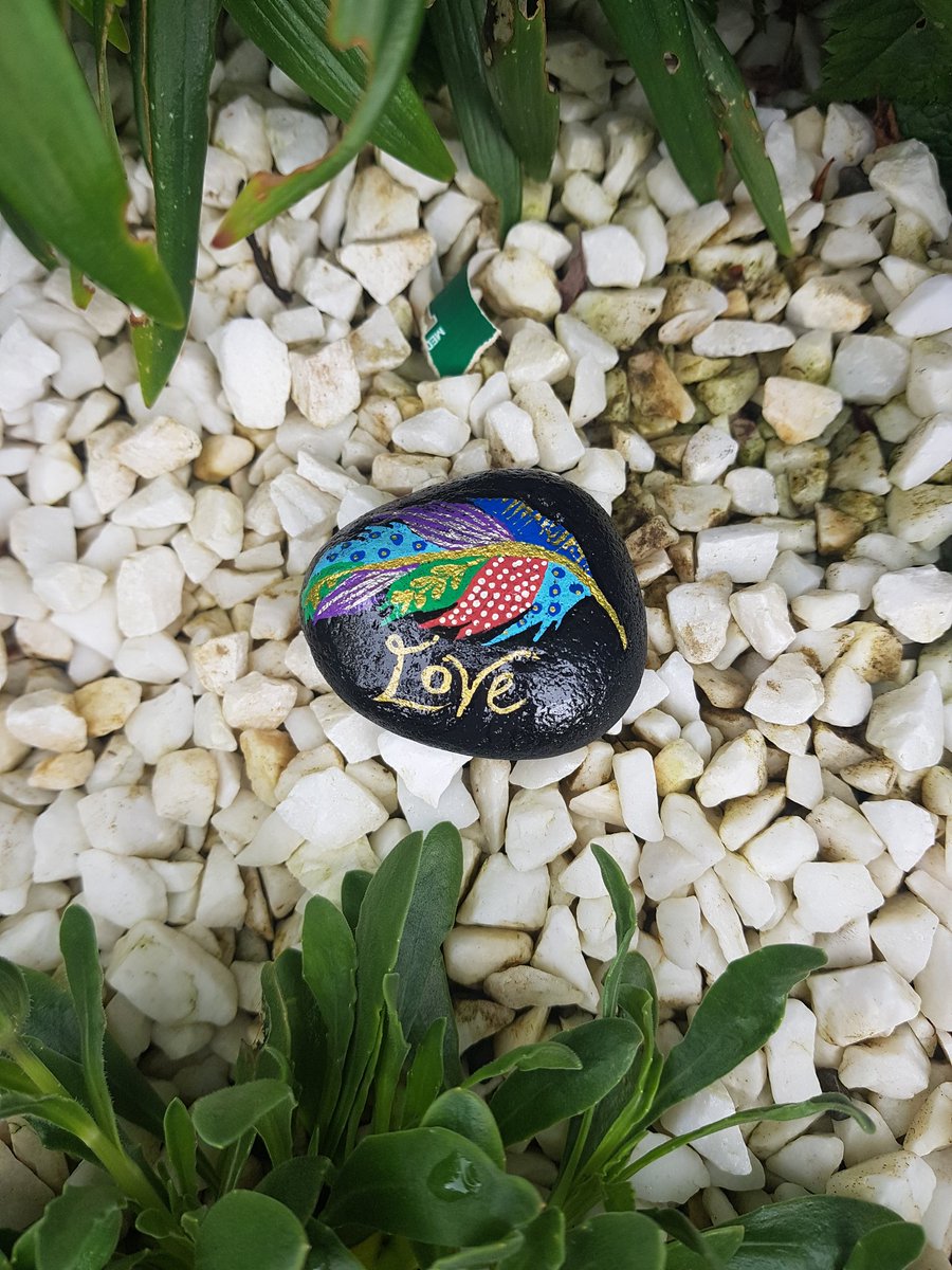 JulesLewis6's tweet photo. Thank you @GilbMiriam I found just the place for my #MemoryStone #Feathers #Love &amp; #Kindness 💗 https://t.co/Ewd2t1FuqB
