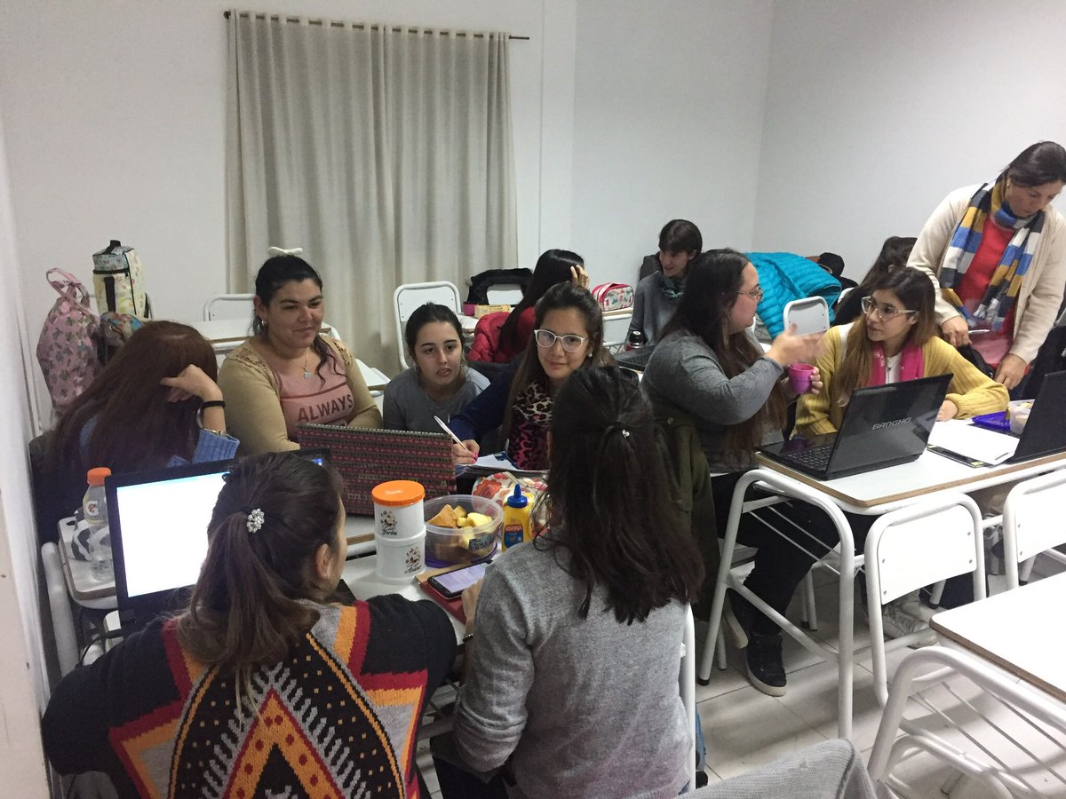 ciiehenderson's tweet photo. 1er enc. del curso “La construcción de conocimientos espaciales en las salas” con la cap. @monicalopez1711 Reflexionaron sobre qué situac. de enseñanza de espacio enriquecen los distintos ámbitos de experiencia y desarrollan capacidades. Trabajando con  el nuevo DC @VicZorraquin https://t.co/mfg2ni5usx