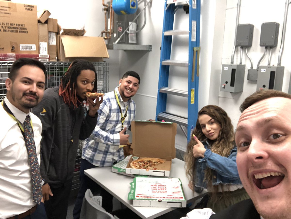 SprintNaper's tweet photo. Naperville #9701 enjoying our delicious Tracey Tuesday win! Thank you @tracySprint and thanks for delivering our delicious snacks @AngelGomez143 @AntoineJoiner &amp; @ShaunGarner11! We’re going to celebrate by eating this and dominating this Sizzling Sprint Weekend! #WindyCityChamps https://t.co/jCfym6tx6o
