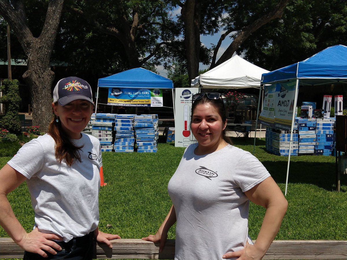 austinenergy's tweet photo. All the fans! Thank you to all of our volunteers who are helping with this event. #FansfromFans https://t.co/La06FnQR1b