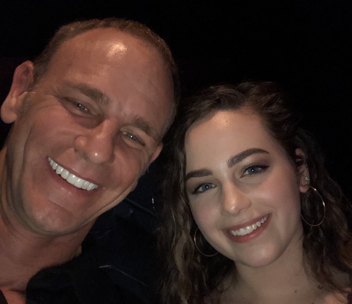 david_bertucci's tweet photo. Happy Friday Everyone...You’re Awesome...Yea, it’s the weekend..Here are some other people I meet the other night... @noklew_ @cookingupfun55 @awlasky @JesseKove @sazzletann @SPN_MishaLuv @KMFras @ericasbreamcast @JesseKove @MartinKove @LilianaMia4 @jeneuston @AuStar3d https://t.co/GNFyn3rBj7