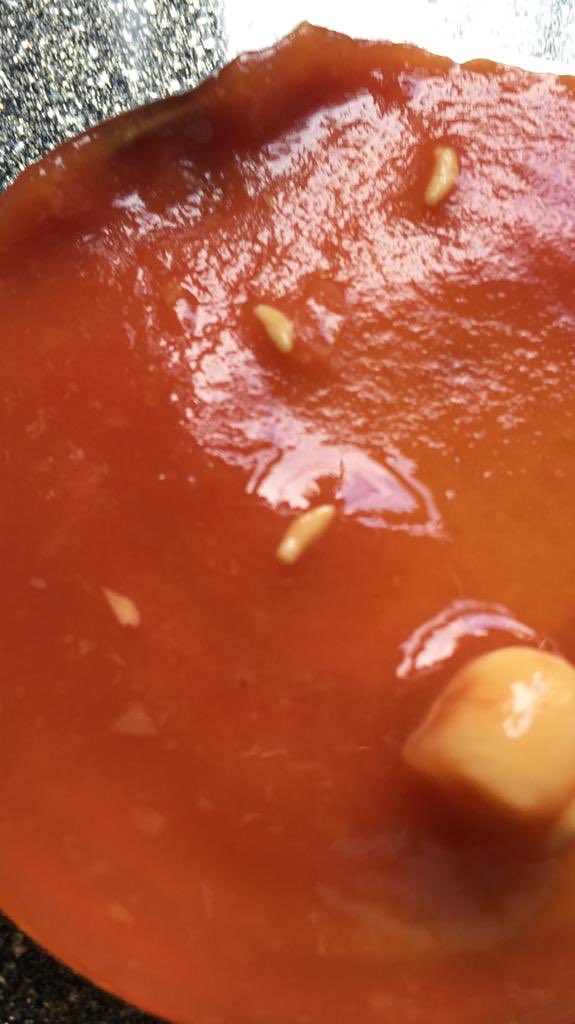 Kel12Rutledge18's tweet photo. Have you added a new addition @HeinzUK ?? Don’t feel like these belong in my tin of baked beans 🤢🤢 #SomethingsNotRight #HeinzUK #TriedCalling #NoLuck #TwitterItIs https://t.co/xNPtqetZxW