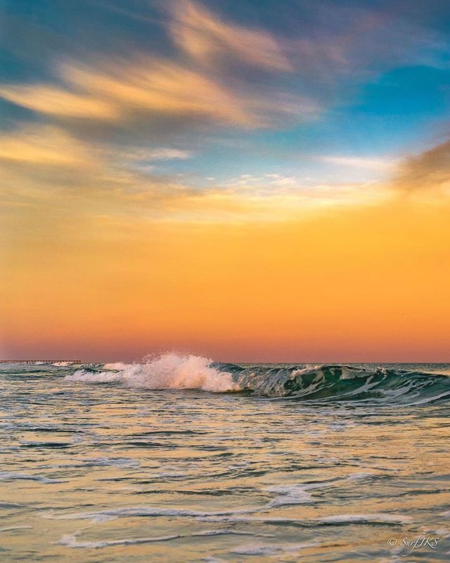 Waving hello to the weekend. 👋 #LoveFL
.
📍: Pensacola Beach 📷: bit.ly/2XbM9wd