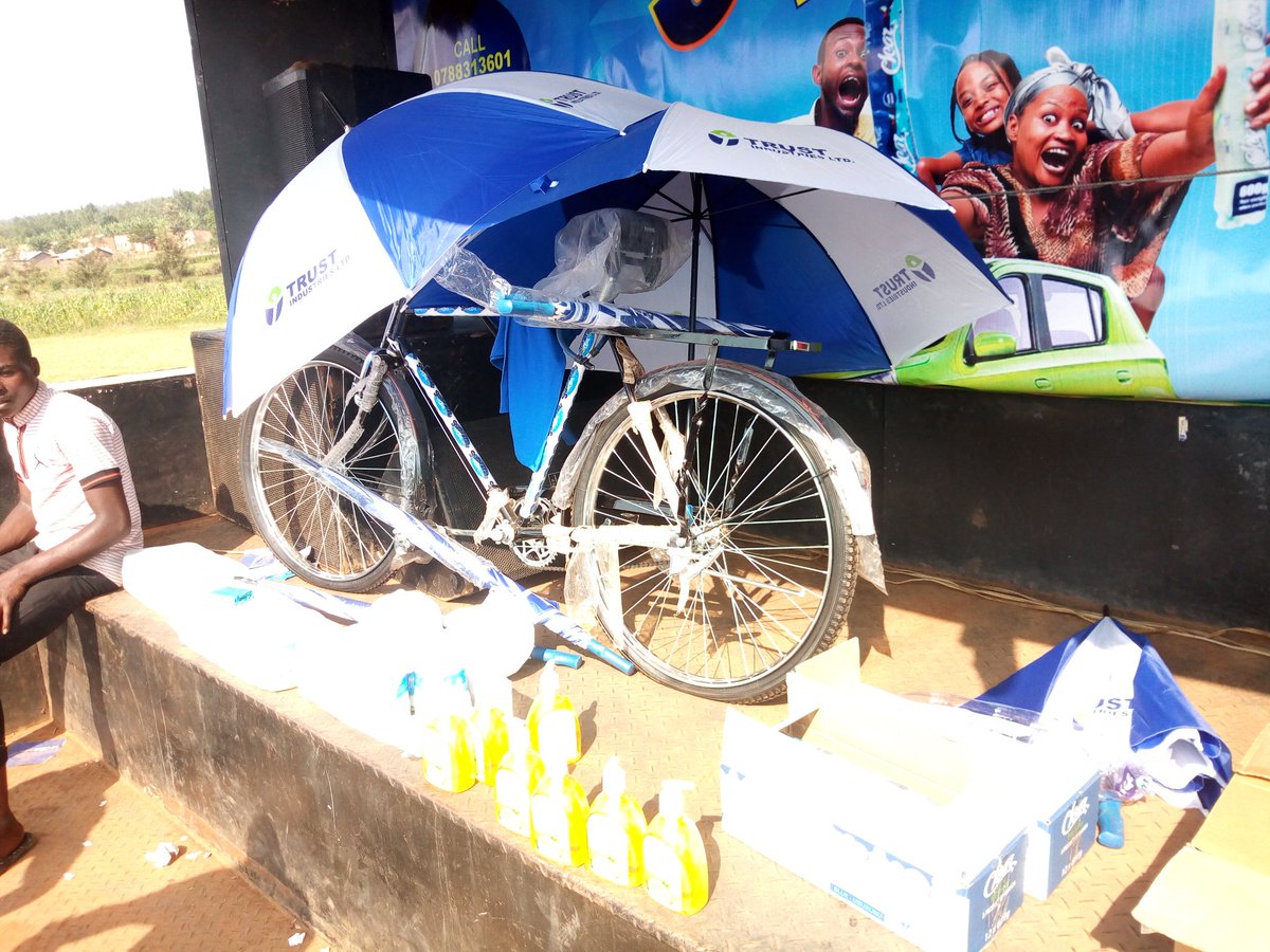 AkayezuJa's tweet photo. The Winner who announced today live at @NyagatareDistr , Rukomo playground , the one who won a  Brand New Suzuki Alto is Nizigiyimana Jean Marie Vianney From Gasabo.  

He will receive his key tomorrow at @TrustindLtd HQs.

#ShashagiranaNaClear https://t.co/W15V1aHi5U