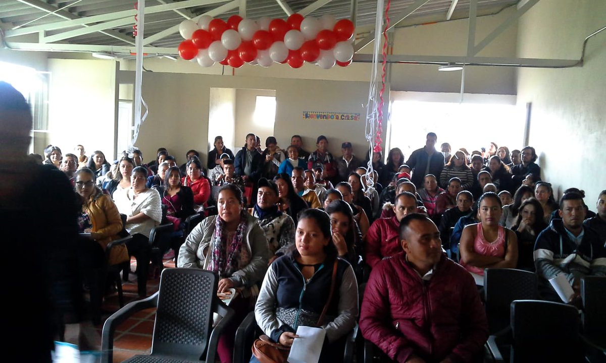 Minvivienda's tweet photo. #Putumayo | La comunidad de la Urbanización La Libertad, en el municipio de #Colón, participó de los talleres de Convivencia, Derechos y Deberes y Apropiación Territorial. 80 familias recibirán sus casas en el marco del Programa de #CasasGratis. #UnPaísConEquidad https://t.co/2ANRc9AzDU