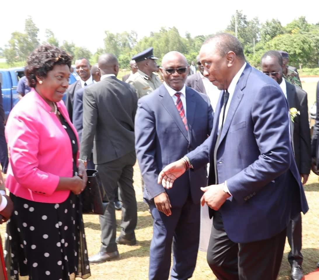 quikui1996's tweet photo. 🤣🤣🤣🤣🤣🤣tupeeni caption please 🙌🙌 https://t.co/Ho7KZW2iuo
