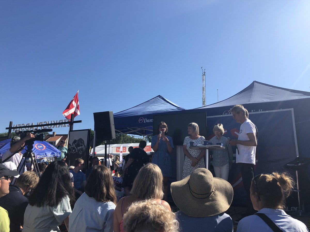 SifHolst's tweet photo. Stærk debat om #stu på #fmdk19 Vi skal sikre kvalitet, valgmulighed og mulighed for overbygning #uddannelse #allemed #dkhandicap https://t.co/STVg11Gfaq