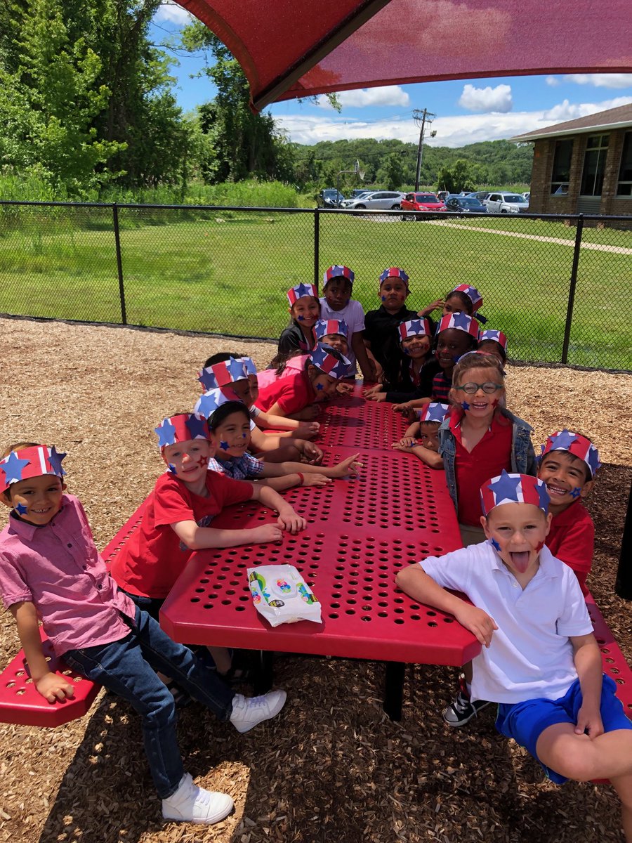 KellyBrinton's tweet photo. Happy Flag Day! 🇺🇸 ⁦@rbpsEAGLES⁩ https://t.co/dWLRQEwEgb
