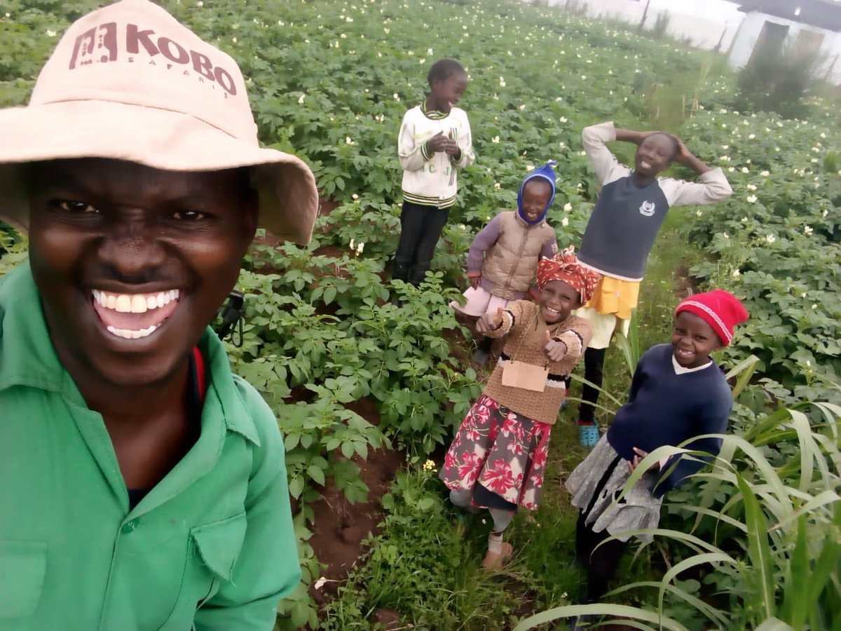GathimbaEdwards's tweet photo. it’s Friiiiday 🤩
Is everyone as happy as James and some of our GEF kids today?!
#happyfaces https://t.co/iqBGo9dZsn
