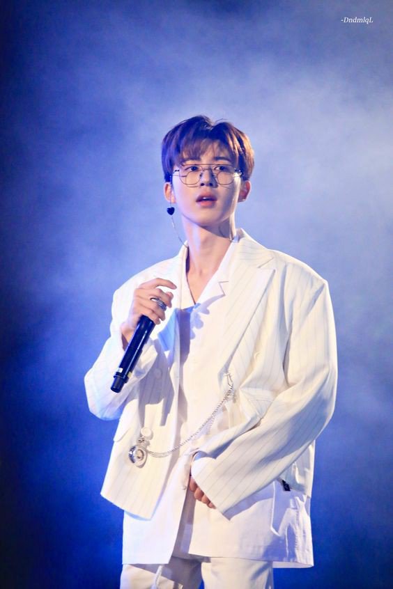 zhuehan22's tweet photo. No matter what happen,  i'm always there for u!! 
#StandWithHANBIN #HanbinWeLoveYou 
#HANBINISTAYWITHUS 
#HanbinBeStrong #HanbinStayStrong #HANBIN https://t.co/hKT1xVsacy
