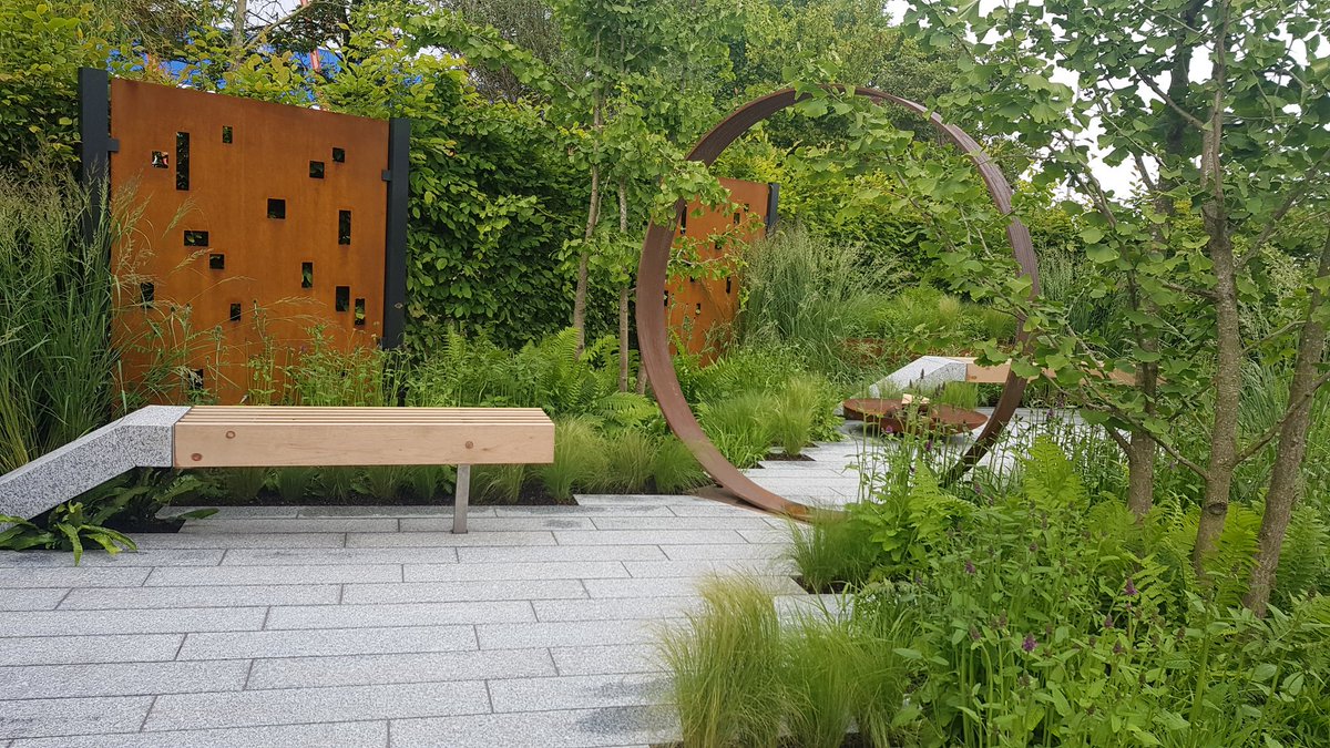 My first show garden was awarded a platinum medal and best construction!!#omg @BBCGWLive #showgarden #awardwinning