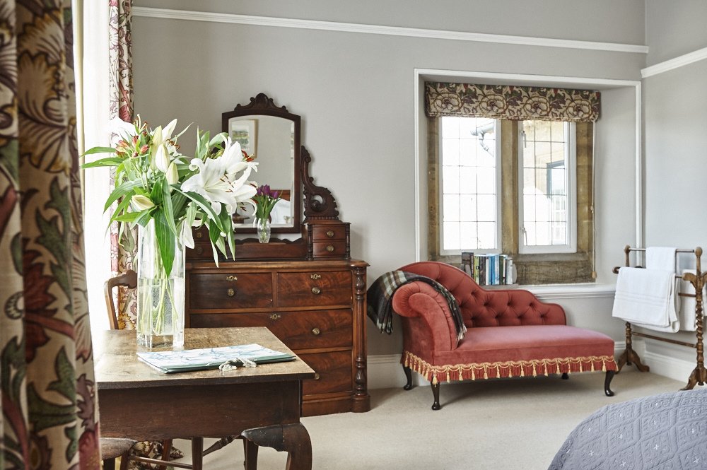 GablesBridport's tweet photo. SPECIAL OFFER!
The B &amp; B: Due to a  cancellation, we have the lovely Pink &amp; Rose room available from 24th - 27th June. Two nights, two people £180 (usually £200). Or 3 nights £245 (usually £285). Call now to book 01308 459963
Please mention the special offer when calling to book https://t.co/h1Sie1Llw5