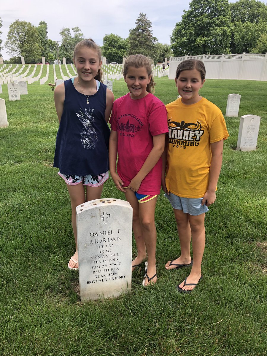 CarrieCMitchell's tweet photo. Teaching my own kiddos about our nation’s finest who served so we could have the freedoms we have. I couldn’t leave without visiting my @vianneygriffins. You are greatly missed Lt. Dan Riordan. #UltimateSacrifice #June2007 #DayIWillNeverForget #GriffinForever #FlagDay https://t.co/f2cNJdgGni