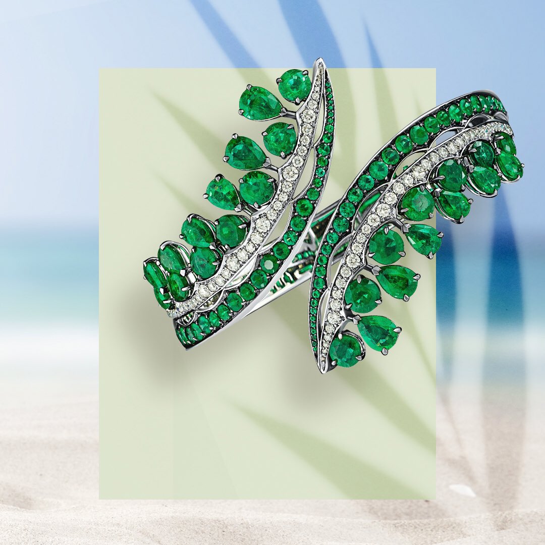 GemfieldsLtd's tweet photo. Your summer is bound to sparkle with the @vanleles Legends of Africa Collection, entirely dedicated to the beauty of Zambian emeralds ✨💚 #gemfields #gemfieldslovescolour #astoryineverygemstone #zambianemeralds #emeraldlover #vanleles https://t.co/ySBwI1HivM