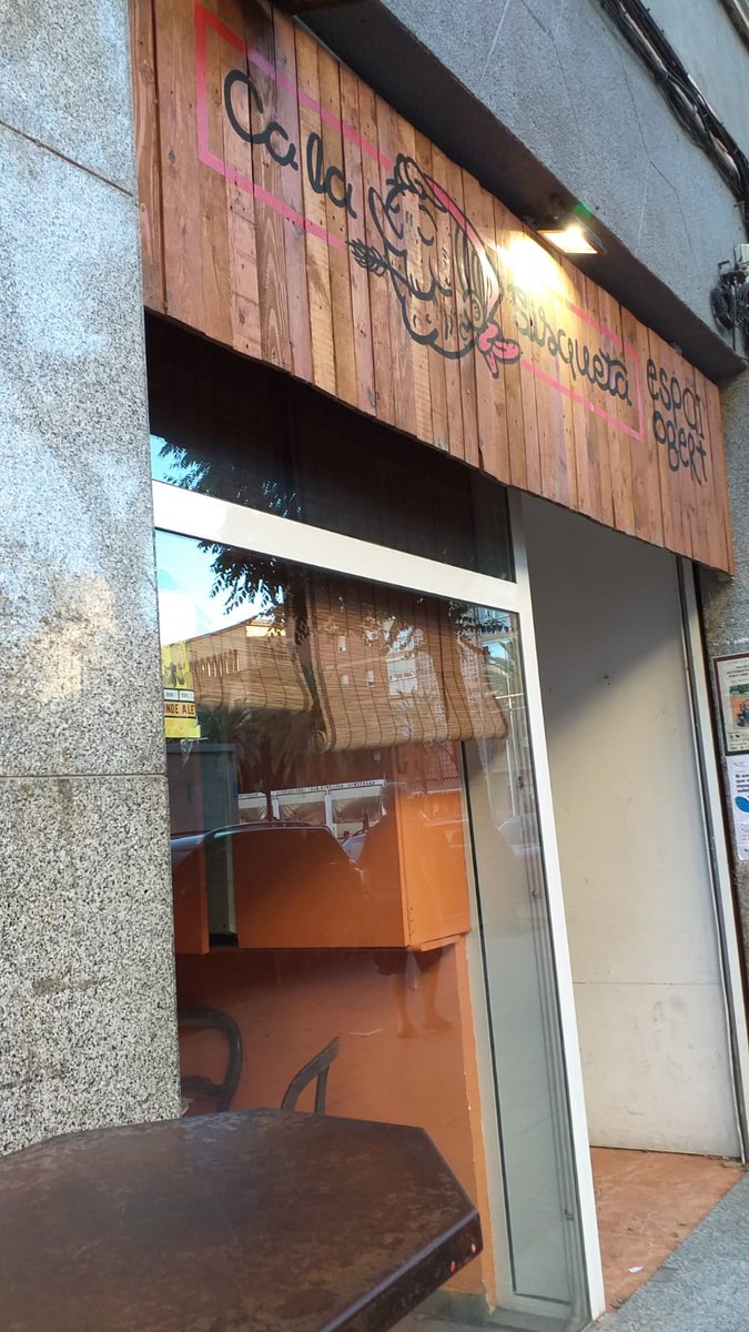 Capfoguer's tweet photo. 👉Ha arribat l'hora!
Comença la primera edició de les #RutESS! Per a saber on trobar les pistes per a completar el teu passaport i aconseguir el teu obsequi... mira els murs de les entitats que participen! Sort! https://t.co/OroHKlPzoK