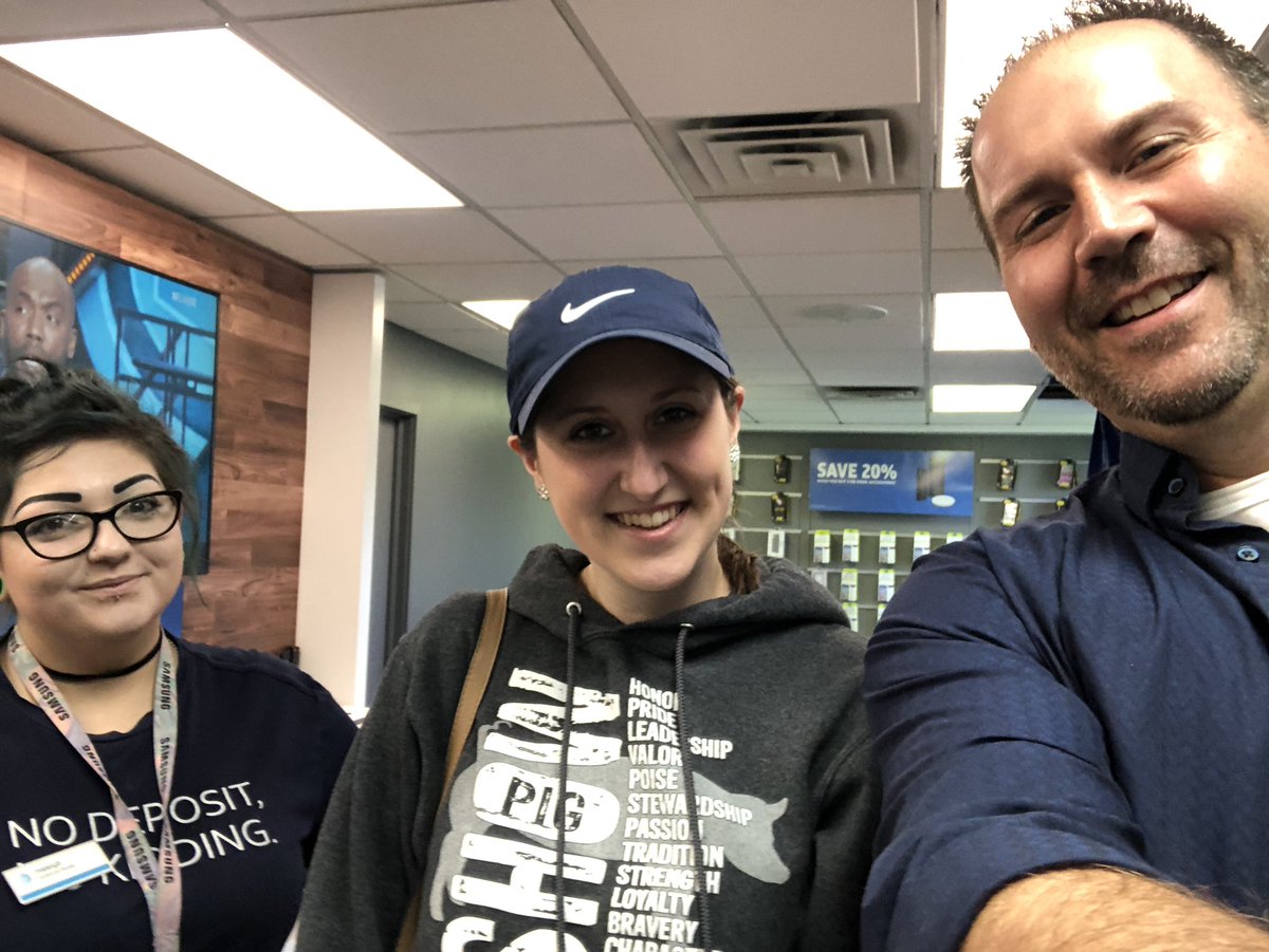 Nothing like getting things started over here on Elm Road with a Premo!  #OHPAcalypse #OHPA #ERIgnite <a href="/sean_nork/">Sean Nork</a> <a href="/judy_cavalieri/">Judy Cavalieri</a> <a href="/BIGBizDecker/">Eric Decker</a> That’s one here and one at Big Herm!