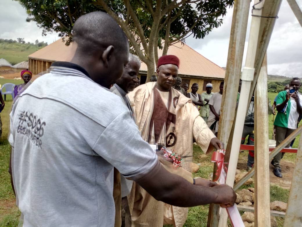 TasteNg's tweet photo. Manguna community of Bokkos LGA of Plateau State now have access to clean water @TasteNg @taste_safewater We are glad to be part of this progress to clean water by 2030 for all. #GSD6 @SimonLalong @ScottBaderCoLtd @WaterOfLife Praise the Lord for this gift! https://t.co/6l7r3smbsJ