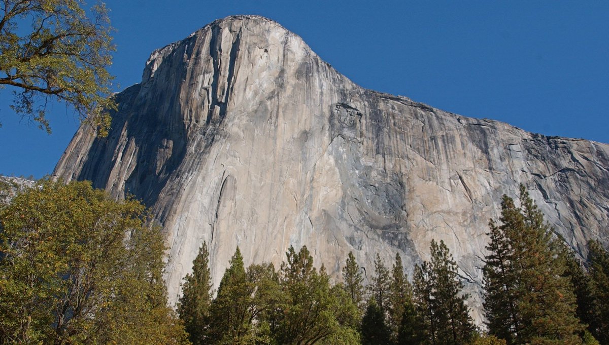 Deadspin's tweet photo. 10-year-old girl becomes youngest person on record to climb El Capitan: https://t.co/jfTluQW7SL https://t.co/aDzm3klES7