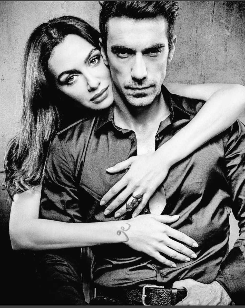 EzelPorSiempre's tweet photo. Modo 
#AsFer #AmorBNDivinity14J
#BirceAkalay #İbrahimÇelikkol #SiyahBeyazAşk https://t.co/gX4eXfHDGM