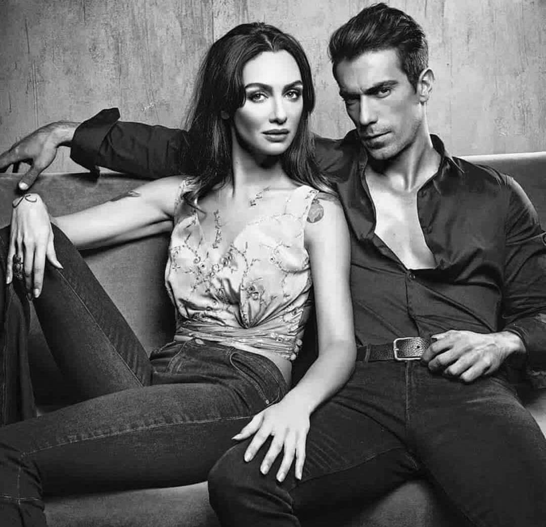 EzelPorSiempre's tweet photo. Modo 
#AsFer #AmorBNDivinity14J
#BirceAkalay #İbrahimÇelikkol #SiyahBeyazAşk https://t.co/gX4eXfHDGM