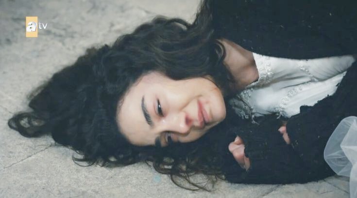 Uçmayı öğretecekti o adam bana, Kanatlarımı kırdı.. #HercaisinSen #ReyMir #ReyyanŞadoğlu #MiranAslanbey <a href="/AkinAkinozu/">AkinAkinozu</a> <a href="/rebrusahin/">Rebrusahin</a>