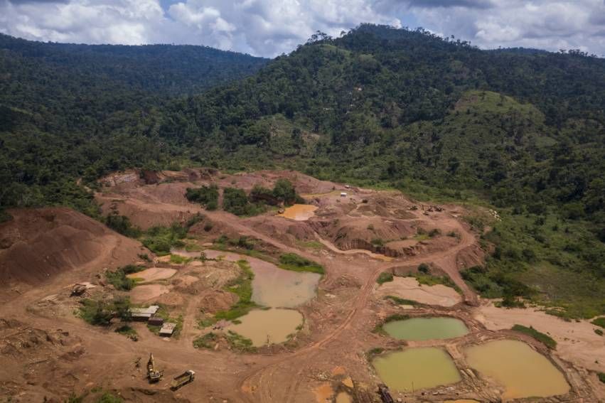 SciDevNet's tweet image. How satellite imagery is helping Ghana crack down on the illegal mining threatening livelihoods and the environment. #techfordevelopment #illegalmining bit.ly/2ZrhrNc