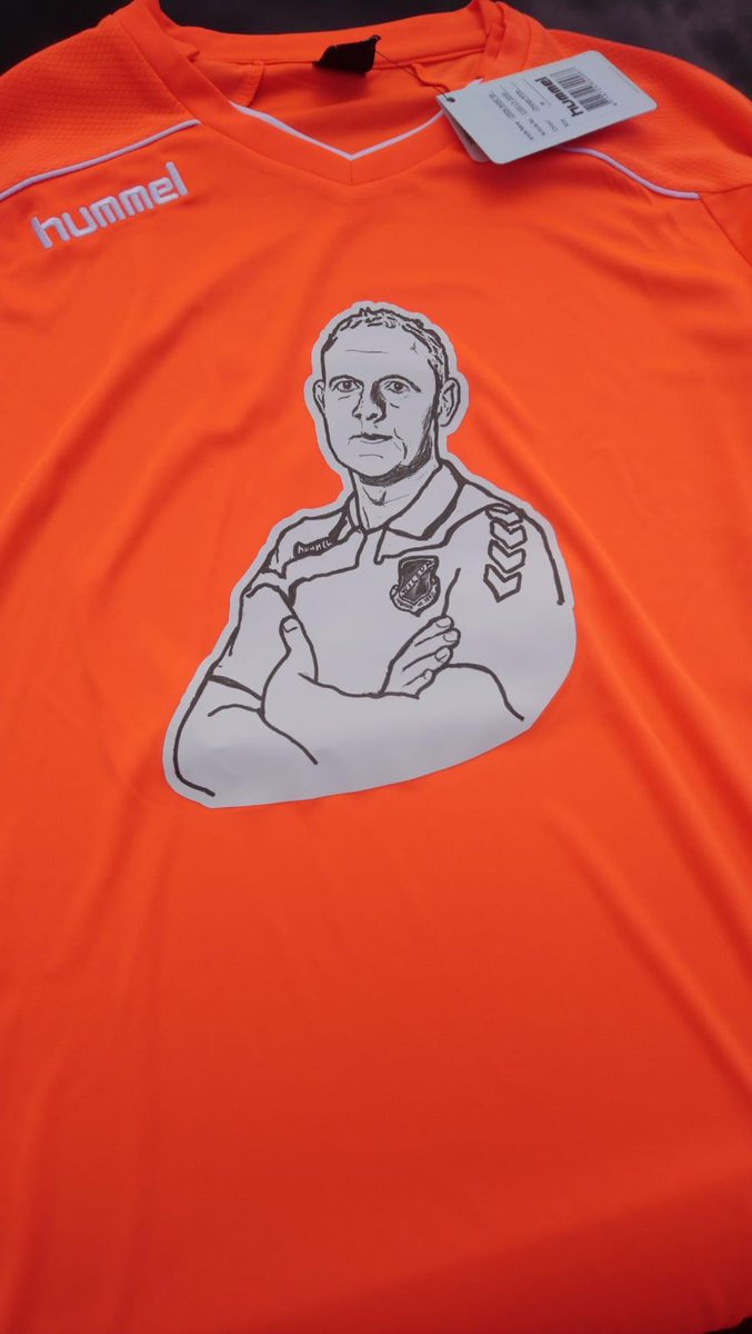 vvwilsum1937's tweet photo. Geweldige sfeer op de afscheidswedstrijd van Jan van Spijker! Vele (oud)toppers strijden tegen elkaar op een sportieve manier. #janbedankt https://t.co/ACO7apLw3U