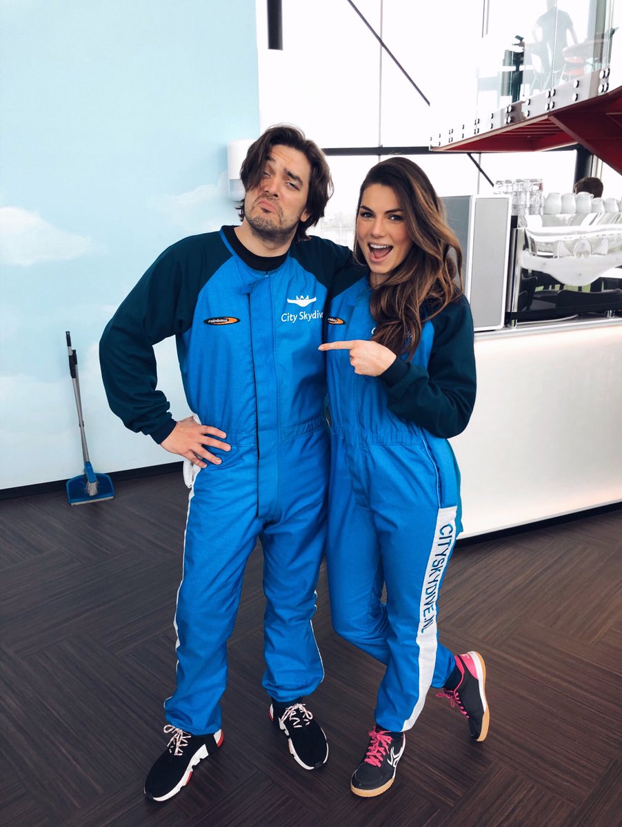 Iets met in het diepe springen en je vleugels spreiden 😱🛩 Vanavond voor de laatste keer in duet met Waylon! Wat een eer om met zo’n wereldzanger 7 weken lang te mogen zingen 🙌🏼 #ItTakes2 #Finale #TeamWaylon