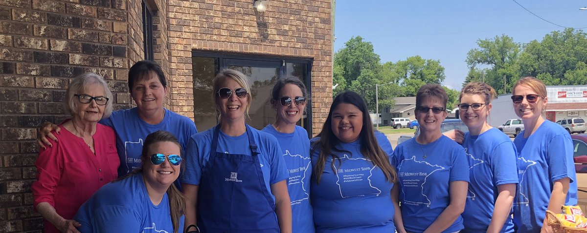 MidwestAllison's tweet photo. Stop in and see us today for Customer Appreciation! Hot dogs, chips and ice cream bars until 5pm! @MidwestBank https://t.co/ij9oHIMz1i