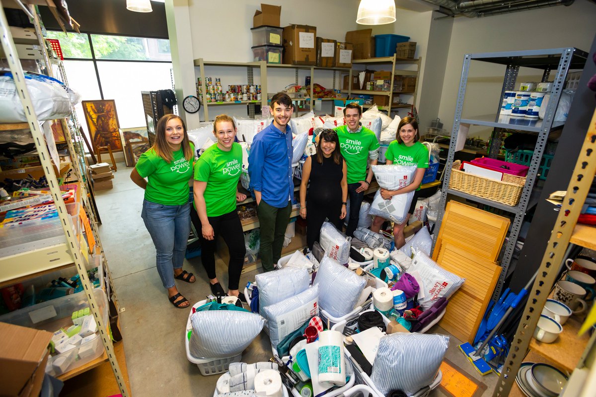 PlymouthHousing's tweet image. When moving into a Plymouth apartment, residents are often in need of living essentials like plates and bedding. So all new residents (~150 annually) get baskets with what they need to settle in. Thanks to @DeltaDentalWA's donation, 25 new residents will be welcomed home! 🔑❤️