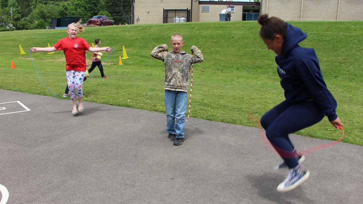 Windsor_CSD's tweet photo. Please go to our @facebook page for more, non-@CoachCarle related photos from today's Buddy Field Day at @WeeksElementary: https://t.co/PP2gZqcjrp https://t.co/iaicSHaNTk