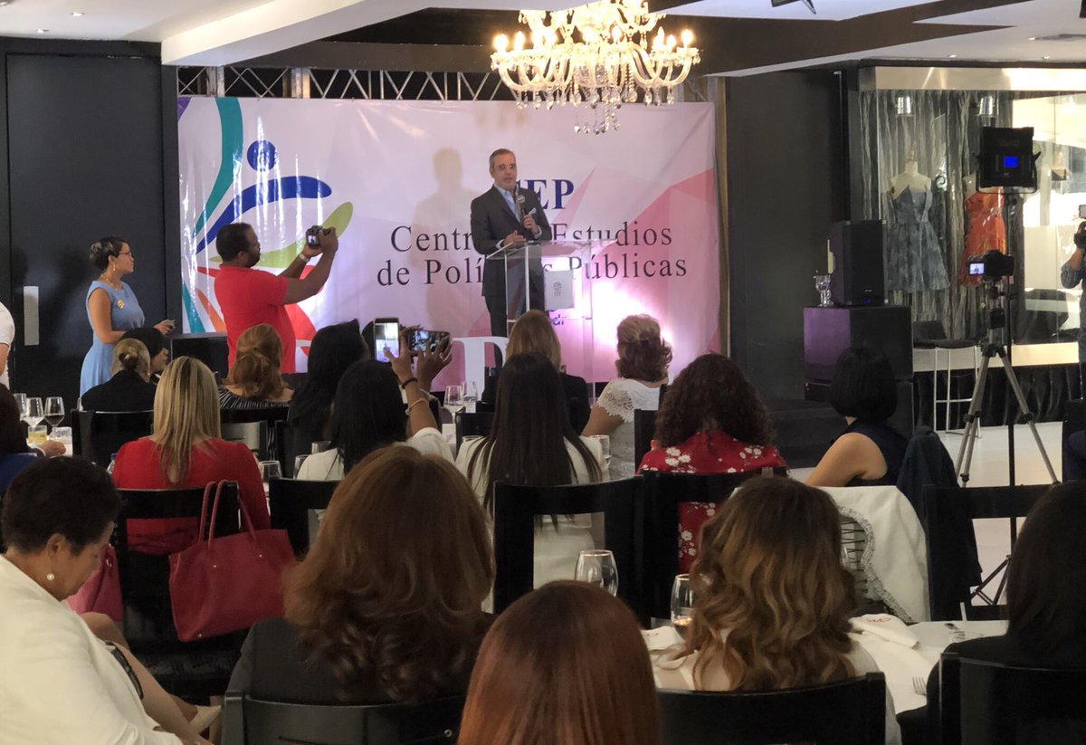 luisabinader's tweet photo. Como presidente del CEP en la culminación del programa “Candidatas Elecciones 2020” que se llevó a cabo en colaboración con la Fundación Friedrich Ebert Stiftung, y que encabezó @GloriaReyesG en el que apoyamos a mujeres con aspiraciones para las próximas elecciones nacionales. https://t.co/dJAgP9k84Y