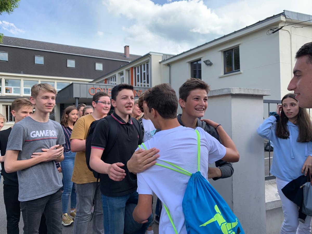 PadreDamianSSCC's tweet photo. Després d'un 🛩️ ple de nervis i d'il·lusió... Ja tenim als nostres alumnes de francès de #2nesopd i #3resopd a Caen per començar una experiència que de ben segur recordaran amb el temps! Gaudiu molt 🇫🇷! #intercanvicaenpd #escolamultilingüe #viatgespd #vivencies #aprenentatges https://t.co/HZvjQjWm8g