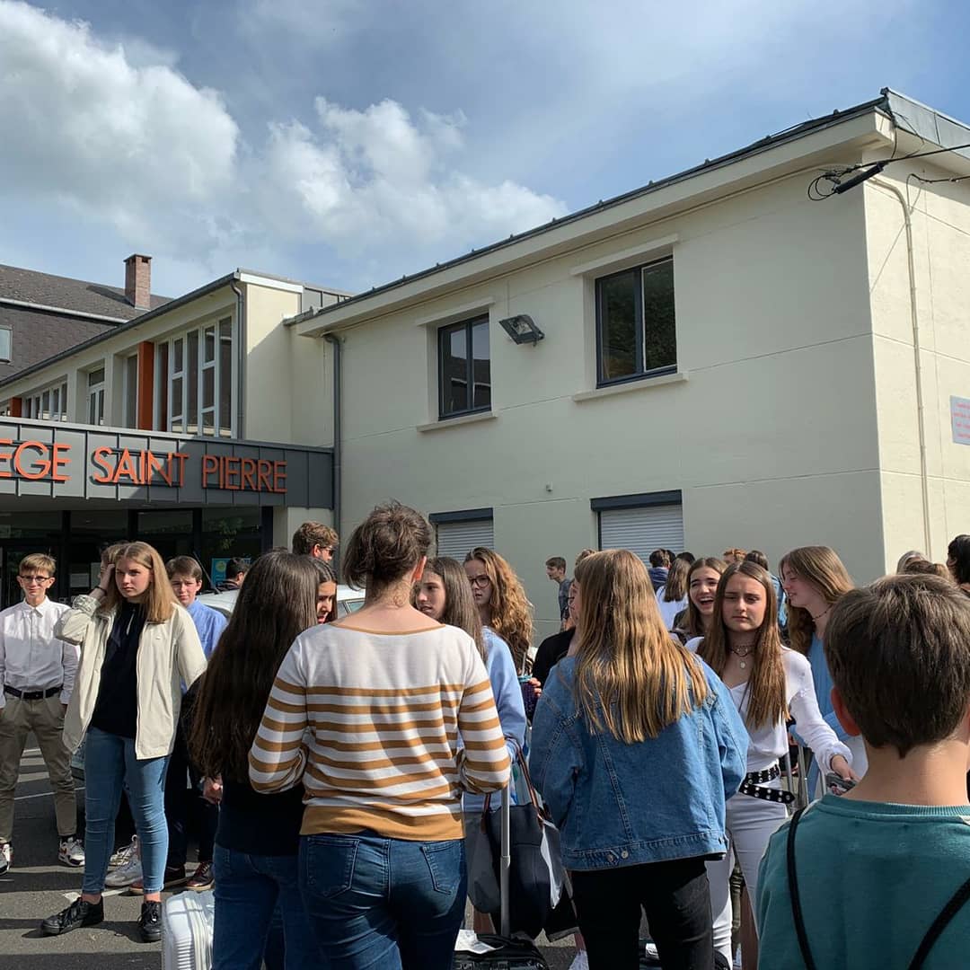 PadreDamianSSCC's tweet photo. Després d'un 🛩️ ple de nervis i d'il·lusió... Ja tenim als nostres alumnes de francès de #2nesopd i #3resopd a Caen per començar una experiència que de ben segur recordaran amb el temps! Gaudiu molt 🇫🇷! #intercanvicaenpd #escolamultilingüe #viatgespd #vivencies #aprenentatges https://t.co/HZvjQjWm8g