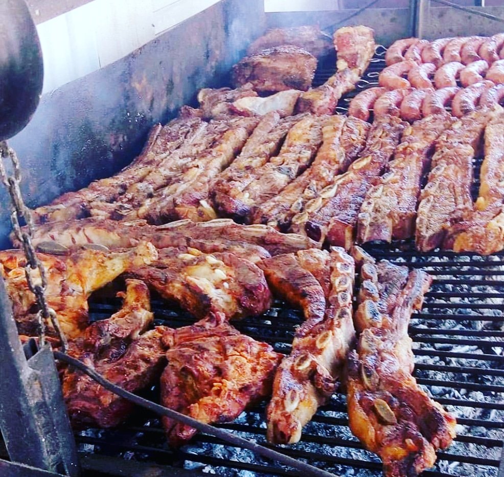 Hoy toca Asadito y mañana tambien ..!!  Los espero mañana a todos en Poeta Mas y Ros 32 con unos asados preciosos , tiernos y sabrosos desde las 9 horas..!!!  Saludos para todos Adrian. !!🇦🇷🇦🇷🇦🇷🇦🇷
Pd: Aceptamos un mate calentito..!!!