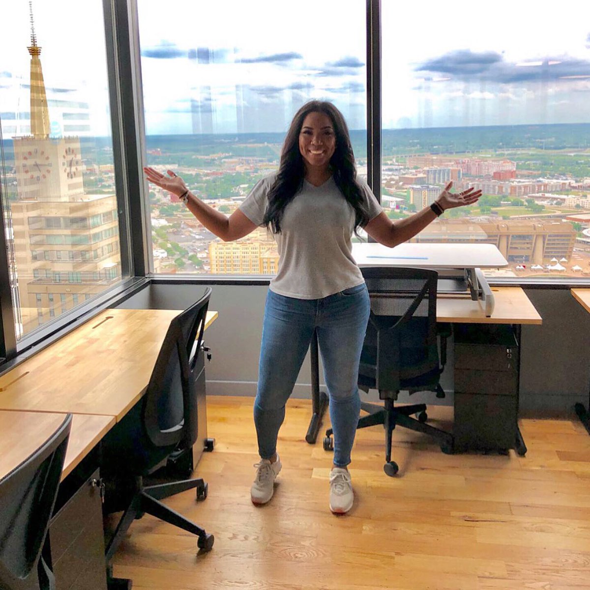 summer_galvez's tweet image. New office, who dis? 🙃

@summergcreative has a (bigger) home within @WeWork! 😊

#workyourplan
#writethevision
#makeitplain
#blackcreatives
#blacktechtwitter