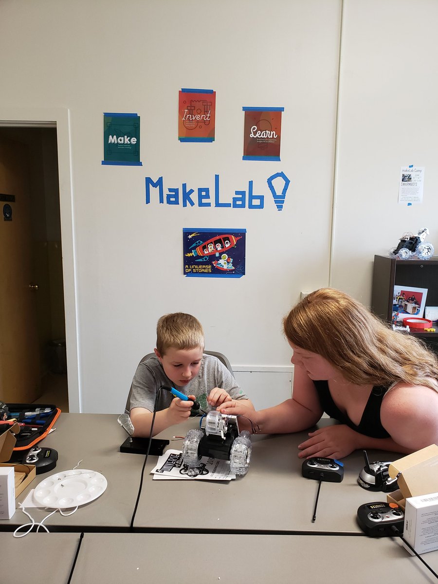 makeLabClinton's tweet photo. Kids helping kids learn in the makeLab! Today we make the #swarmbots dance! #Makerspace #STEM with @SShepReads https://t.co/OLjwn2PY0z
