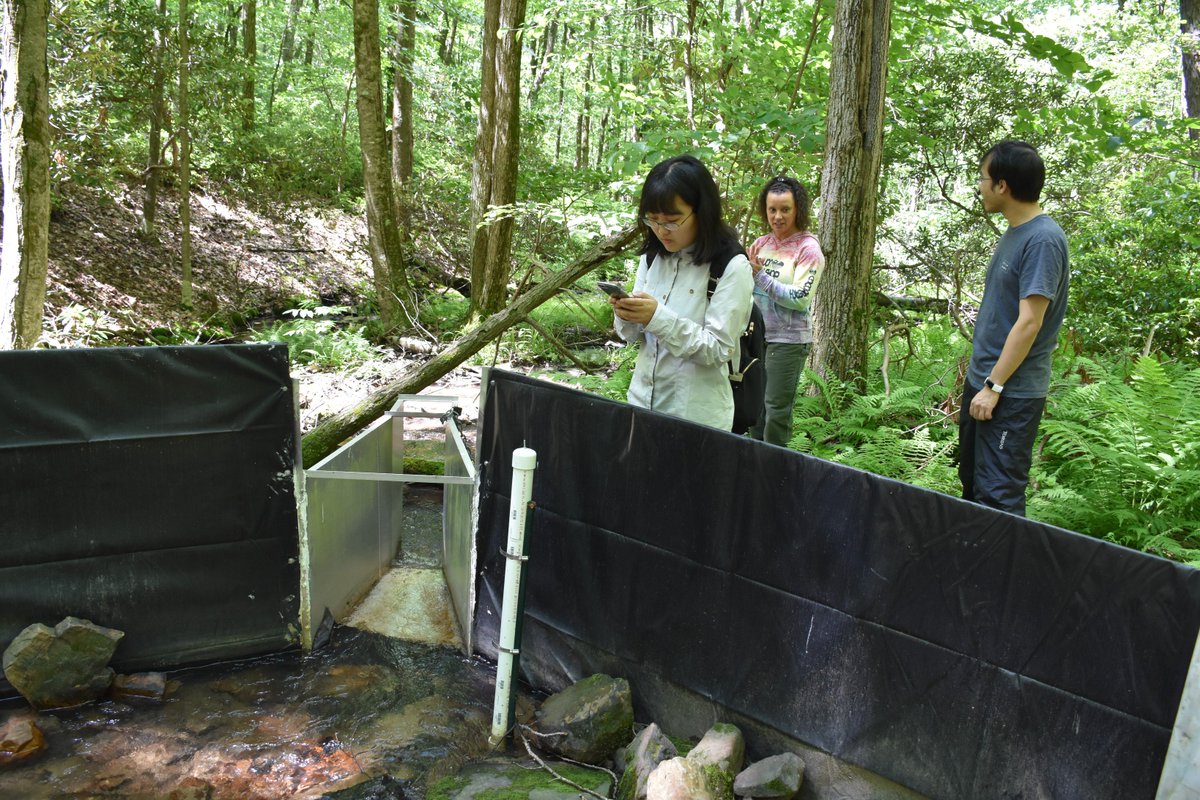 PSUEarth's tweet photo. We had some great #weather this week, perfect for showing our new artist-in-residence around our #CZO research sites. #sun #artist #landscape #science #PennState https://t.co/oeieGTvBwu