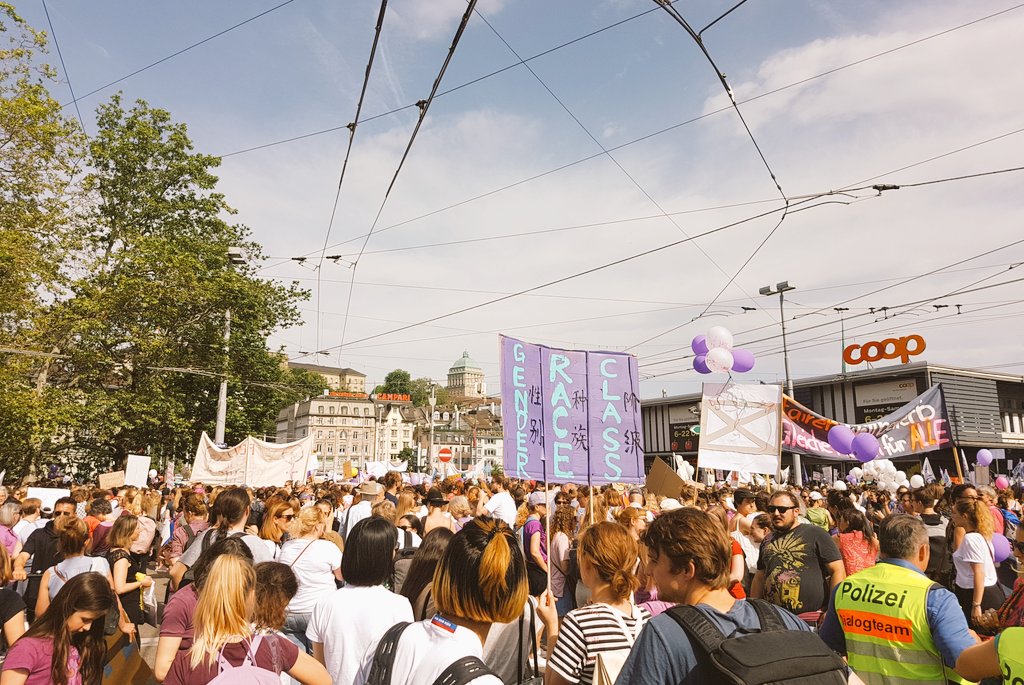barbara_o1's tweet photo. Gemeinsam sind wir #stark! Gut wars. #Frauenstreik https://t.co/h003sVejA4