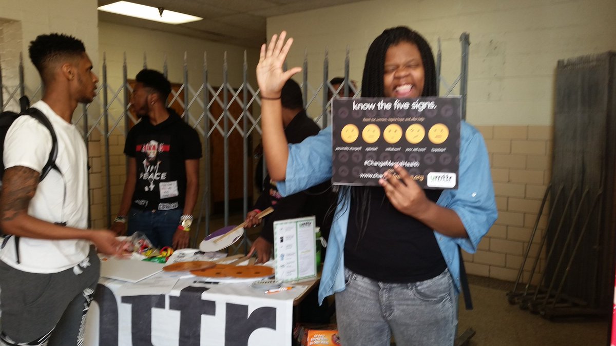 SueRosenstock's tweet image. A5: We are a the peer network educating one at a time.  #ChangeMentalHealth #HopeHelpStrength #BetterAthletesBetterPeople #know5signs #changedirection