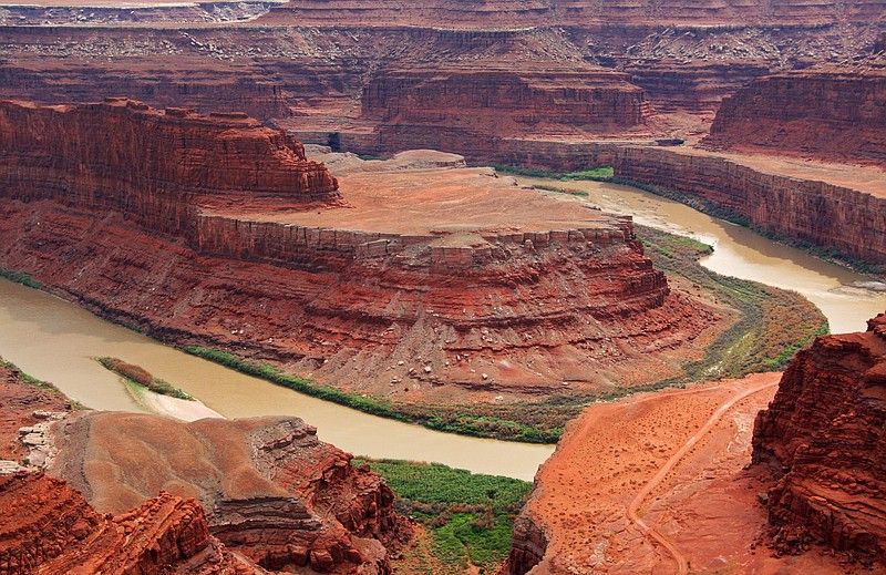MyBDUSA's tweet photo. #Colorado River suffers. At some places waterlevel is (almost) at its lowest ever. It is known for its dramatic canyons, whitewater rapids, and 11 U.S. National Parks, also a vital source of water for 40 million people. #Water #nature #USA https://t.co/RSDfGCMNRY