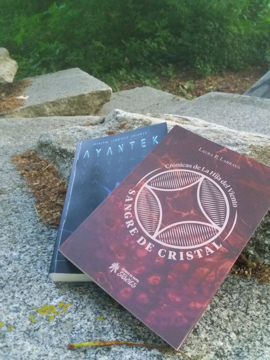 CalamburTrad's tweet photo. #Música y #libros. Una tarde muy bien aprovechada.
#Bandasdemúsica #IFOB #cienciaficción #fantasía #lectura https://t.co/4FbclkImYs