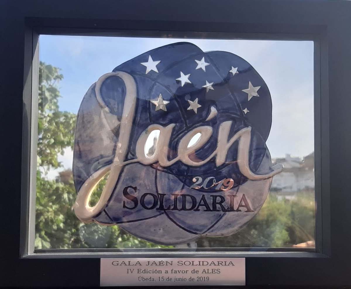 GalaJS_'s tweet photo. 💙💫 Vamos desvelando secretitos de lo que mañana se verá en la #GalaJS19 y uno de ellos es este pedazo de trofeo que han hecho los amigos de @debarroyplata @alfarpablotito y que han donado con todo su cariño para que sea entregado a @ales_jaen como reconocimiento a su gran labor https://t.co/NU4bVpVFpS