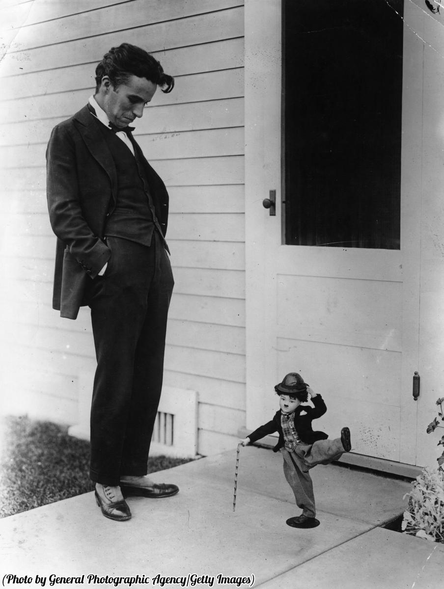 RT @ClassicPixs: Charlie Chaplin looks down at a knee-high doll of himself. Happy Birthday Charlie! https://t.co/cVK2BUZNjK