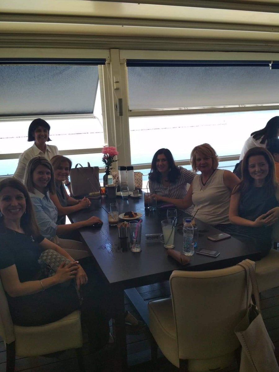 ΟΜΙΛΟΣ PATRA EUROPEA

Το Σάββατο 8 Μαΐου η Διοικητής της 247 Περιφέρειας IW Ελλάδος, Ντέπυ Βαρότσου επισκέφθηκε επίσημα τον Όμιλο  Inner Wheel Patra-Europea. Συζήτησαν  τους στόχους κοινωνικής προσφοράς του "Εμείς"  και περάσαν μαζί ευχάριστα με θέα τον όμορφο Πατραϊκό Κόλπο!!!