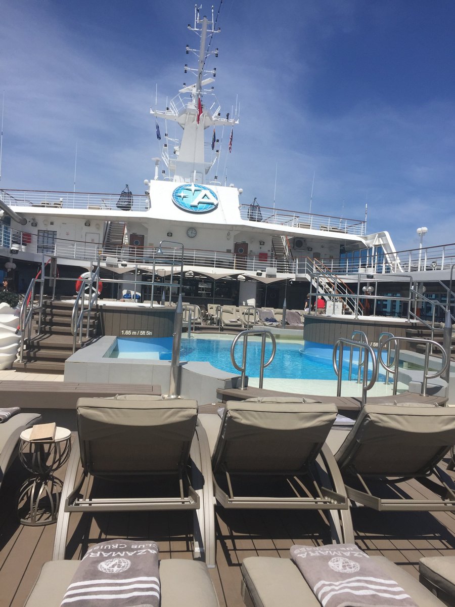GoldbergBetsy's tweet photo. AzAmazing tour of @AzamaraQuest during a Seattle stop. #Luxurycruising at its finest on this floating #boutiquehotel. The décor evokes 1930s glamor. The spacious suites are worth the splurge. And the cuisine will delight with a variety of  flavors. #virtuosotravel #luxurytravel https://t.co/FODUJxQmKA